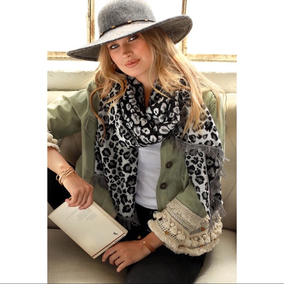 🌺5⭐️Gorgeous Leopard Print scarf - Picture 3 of 6